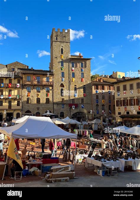 Market in Piazza Grande